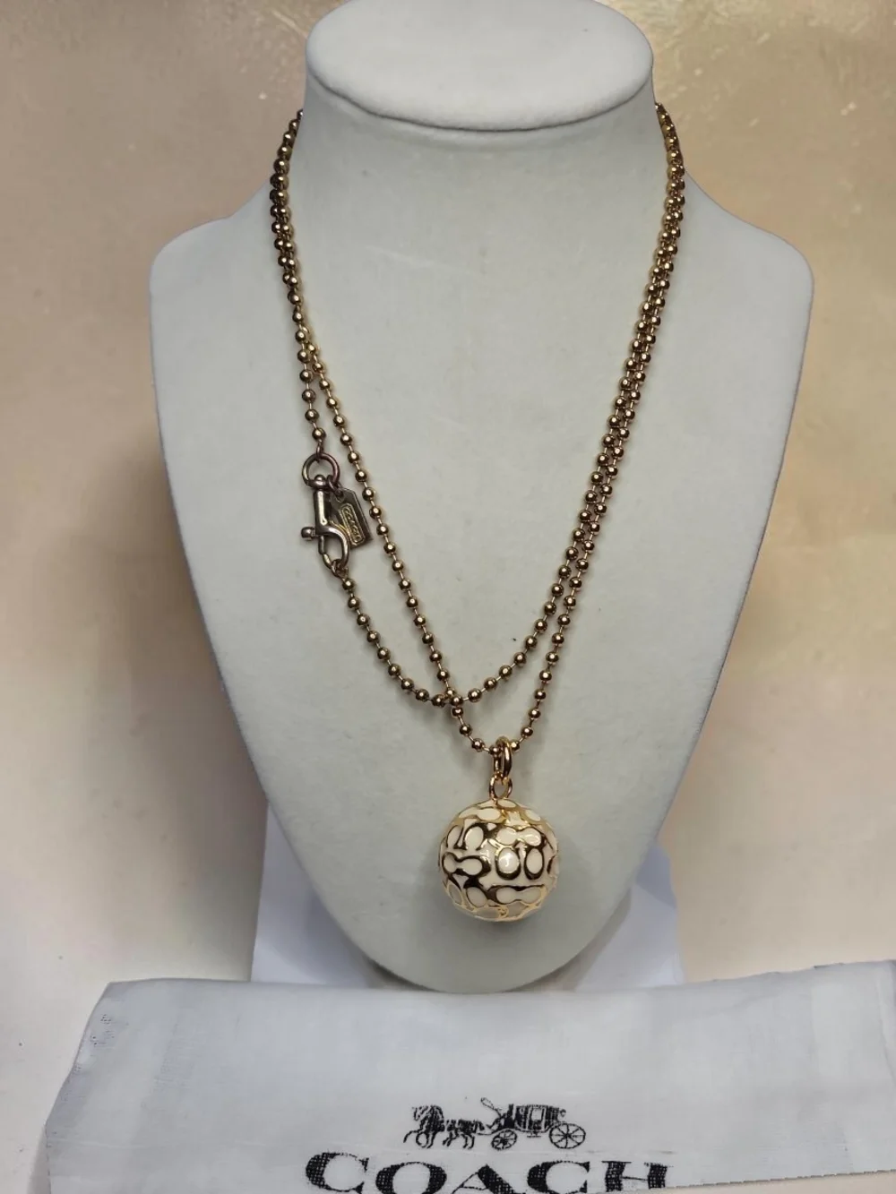 COACH Vintage Signature C Orb/Sphere Pendant Long Necklace Good Condition